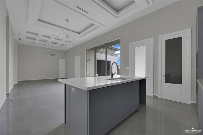 Building Photo - 27 Viola St