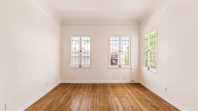 Building Photo - 1063 S Genesee Ave