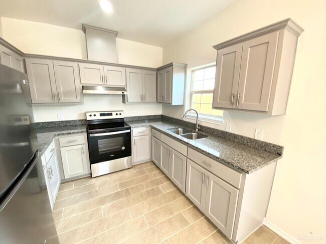 Building Photo - 17 Nightingale Ave