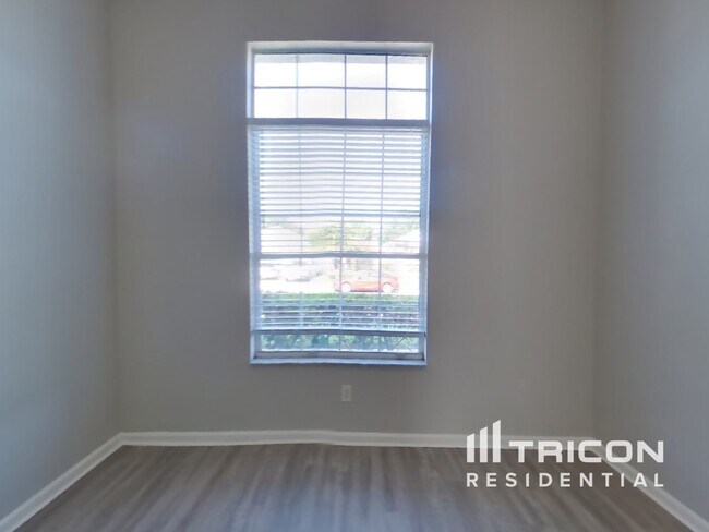 Building Photo - 3264 Abbeyfield Dr E