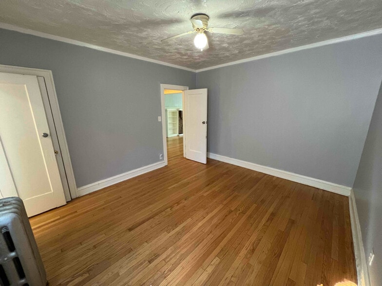 Building Photo - 7931 S Manistee Ave