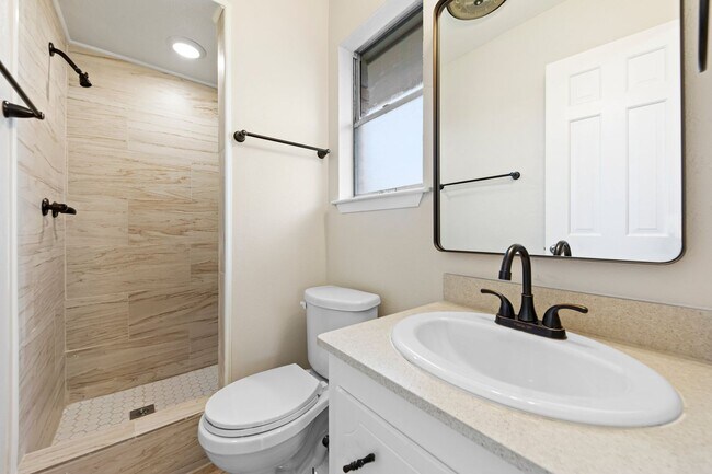 Building Photo - 2300 Zinnia Ct