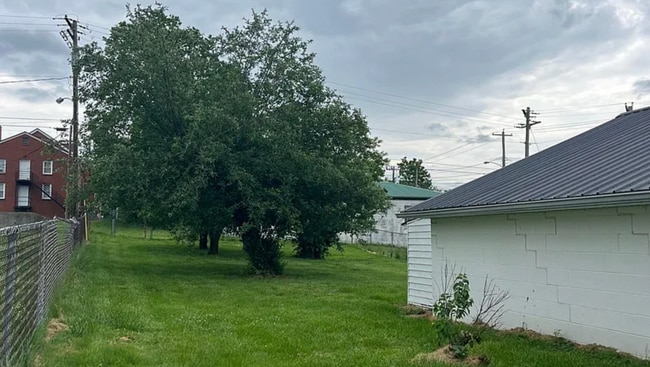 Building Photo - Newly Renovated 3-Bedroom, 1-Bath Home wit...