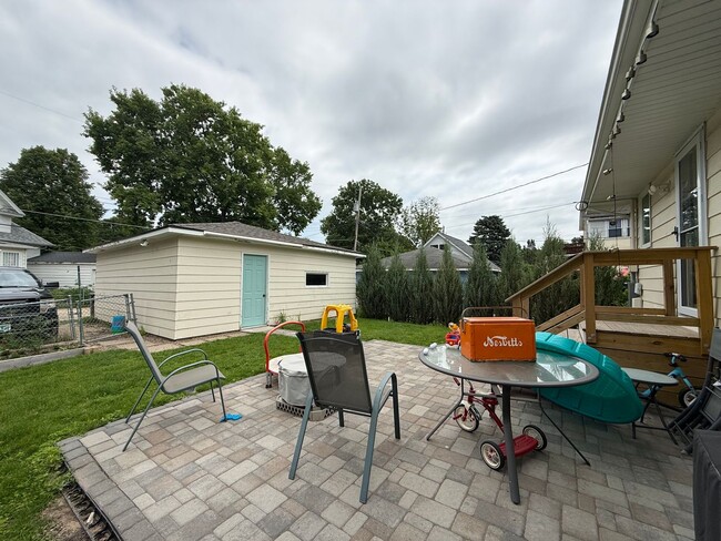 Building Photo - Beautifully Updated 4 Bed 2 Bath St.Paul S...