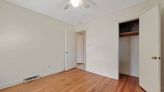 Building Photo - STUNNING 3 bedroom home with a BEAUTIFUL g...