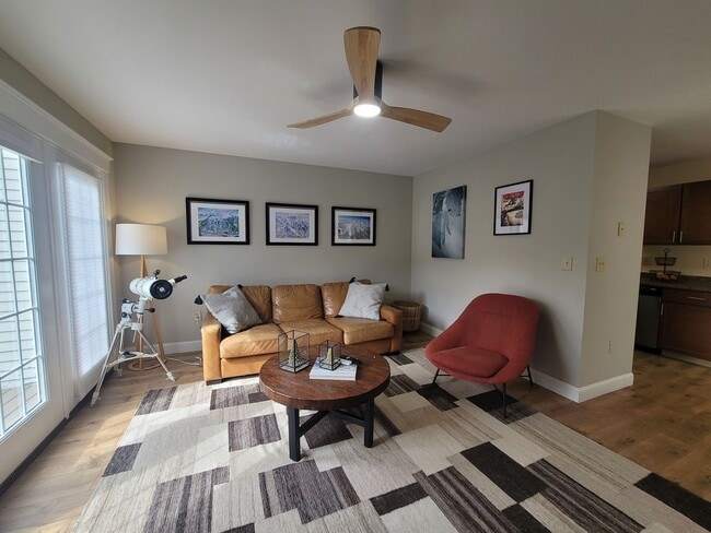 Building Photo - 6 month SUMMER SEASONAL on the River - $500 DISCOUNT!! - $2400/mo 2 bed 2 bath available now!