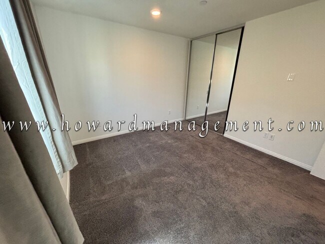 Building Photo - 3 Bed 3 Bath, Three Story Townhome with pr...