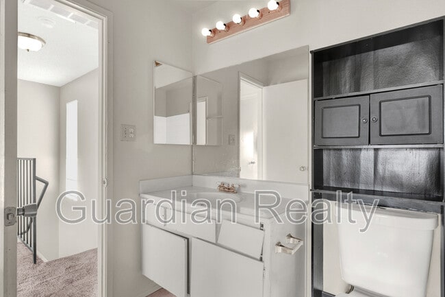 Building Photo - 2209 Tall Pine Dr