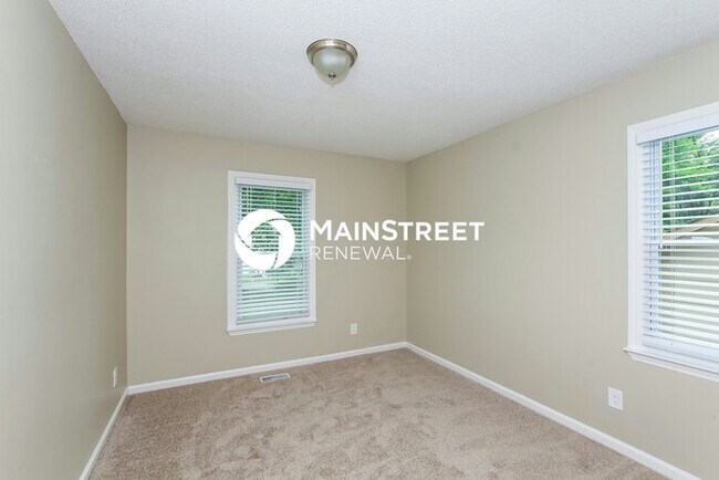 Building Photo - 3 Bedroom Pet-Friendly Home in Charlotte, NC with Main Street Renewal