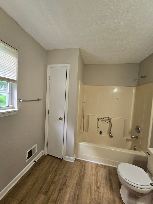 Building Photo - FOR RENT! Jeffersontown! 3 Bedrooms, 2 Full Bathrooms. $1,599/month. NEWer Paint, NEWer Hardwood ...