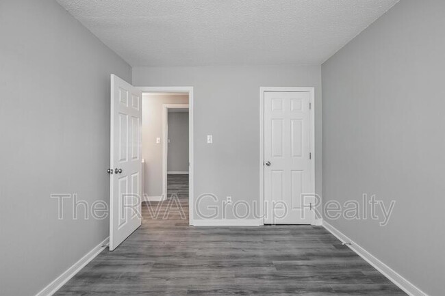 Building Photo - 3807 Woodlawn St