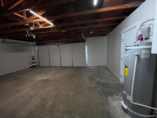 Building Photo - Remodeled cozy home in North Redding!
