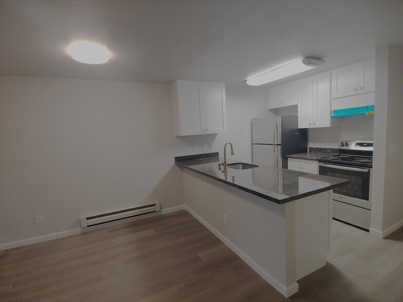 Building Photo - 9484 Redmond Woodinville Rd NE