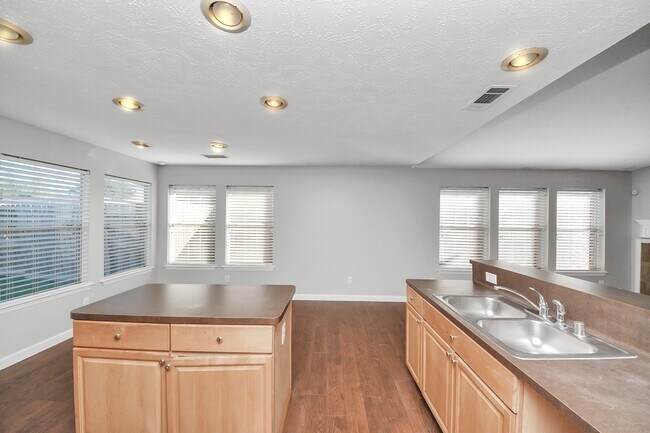 Building Photo - 13503 Sherman Oaks Dr