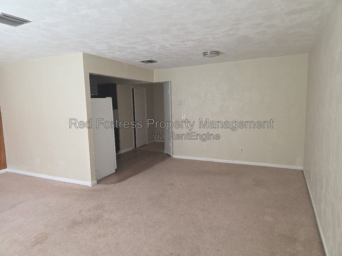 Building Photo - 718 Karlov St