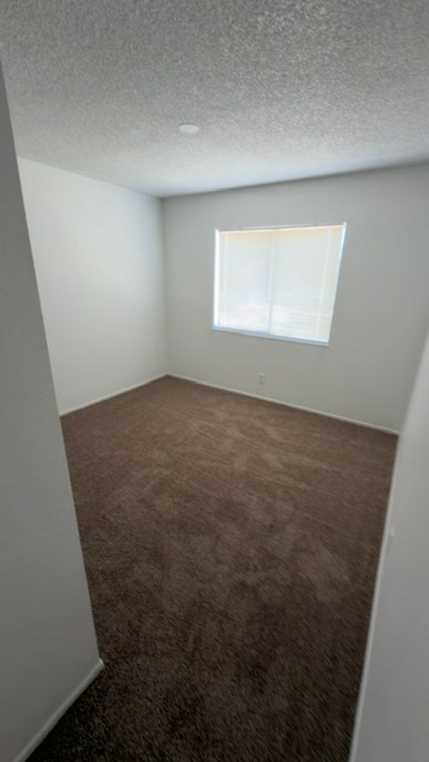 Building Photo - 4295 Sunnyview Ct