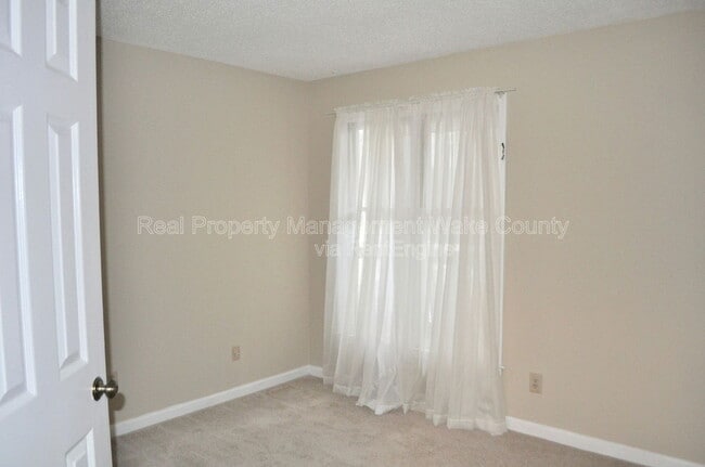 Building Photo - 700 Bishops Park Dr