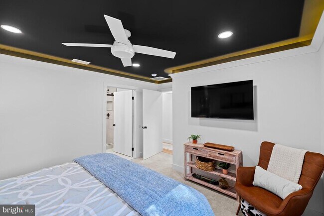 Building Photo - 5510 Beach Dr