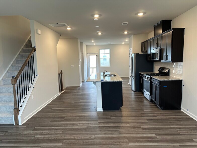 Building Photo - 2517 Kasota Ln