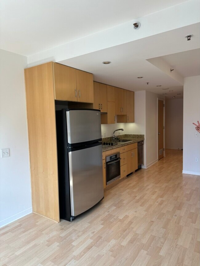 Building Photo - 650 Turk St