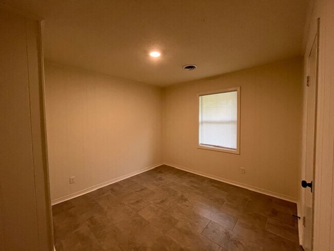 Building Photo - Renovated 3 Bedroom 1 Bath Home for Rent!!