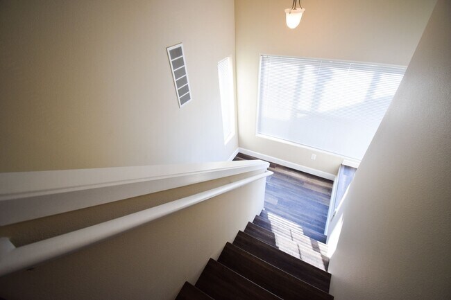 Building Photo - 10735 SW Canterbury Ln