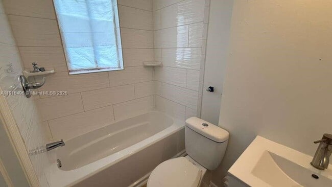 Building Photo - 870 NE 142nd St