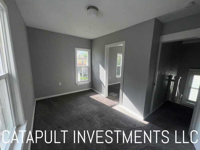 Building Photo - 1209-14 1/2 14 1/2 St