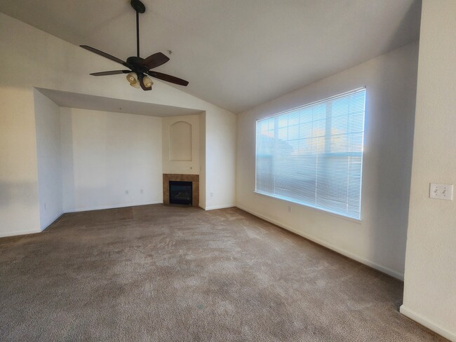 Building Photo - 5755 N Genoa Way