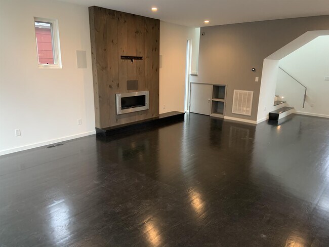Building Photo - 558 New Bern Ave