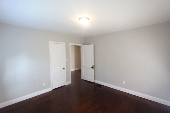 Building Photo - New On The Market with Fresh Updates!! Bet...