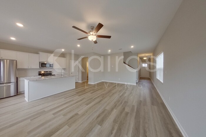 Building Photo - 933 Silent Barge Cv