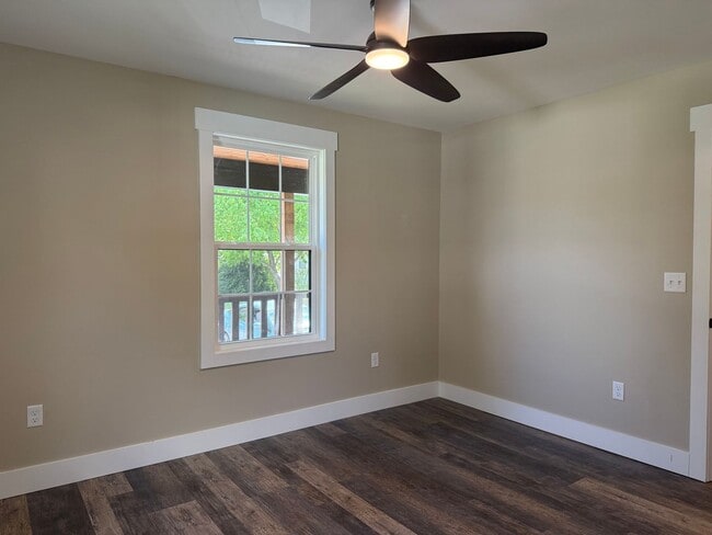 Building Photo - Newer One-Level Home Near Downtown Black Mountain