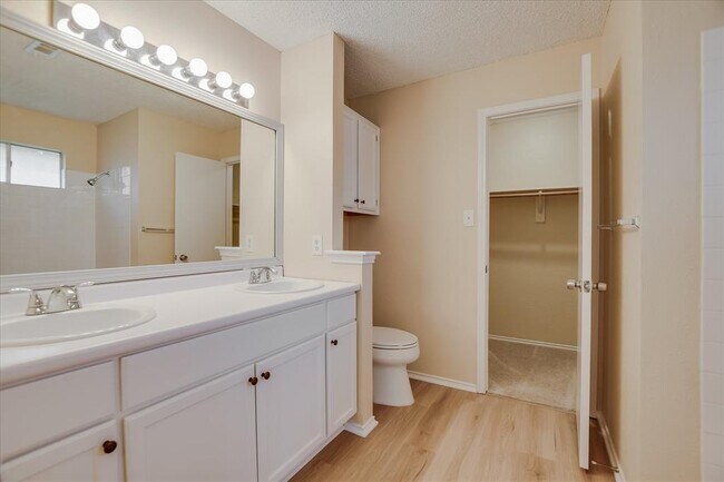 Building Photo - 13819 Lothian Dr