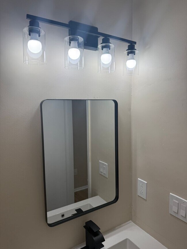 Building Photo - 100 Shawnee Pl