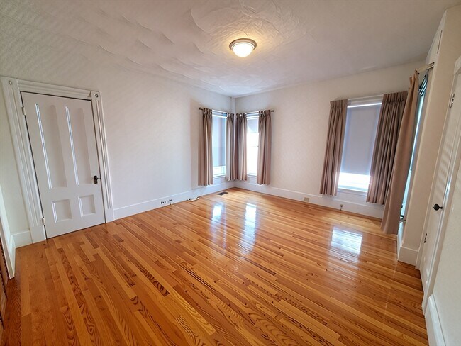 Building Photo - 17 Upham St