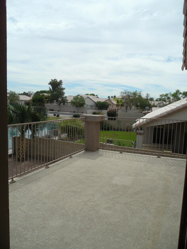 Building Photo - 687 S Sahuaro Dr