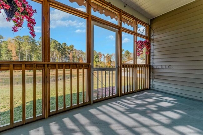 Building Photo - 46 S Great White Way