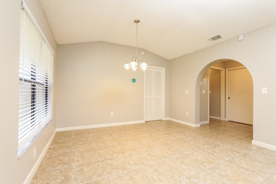Building Photo - 336 Alba Ln