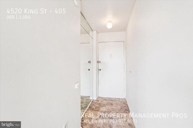 Building Photo - 4520 King St