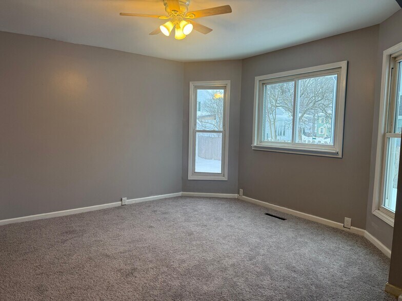 Building Photo - 909 West Ave