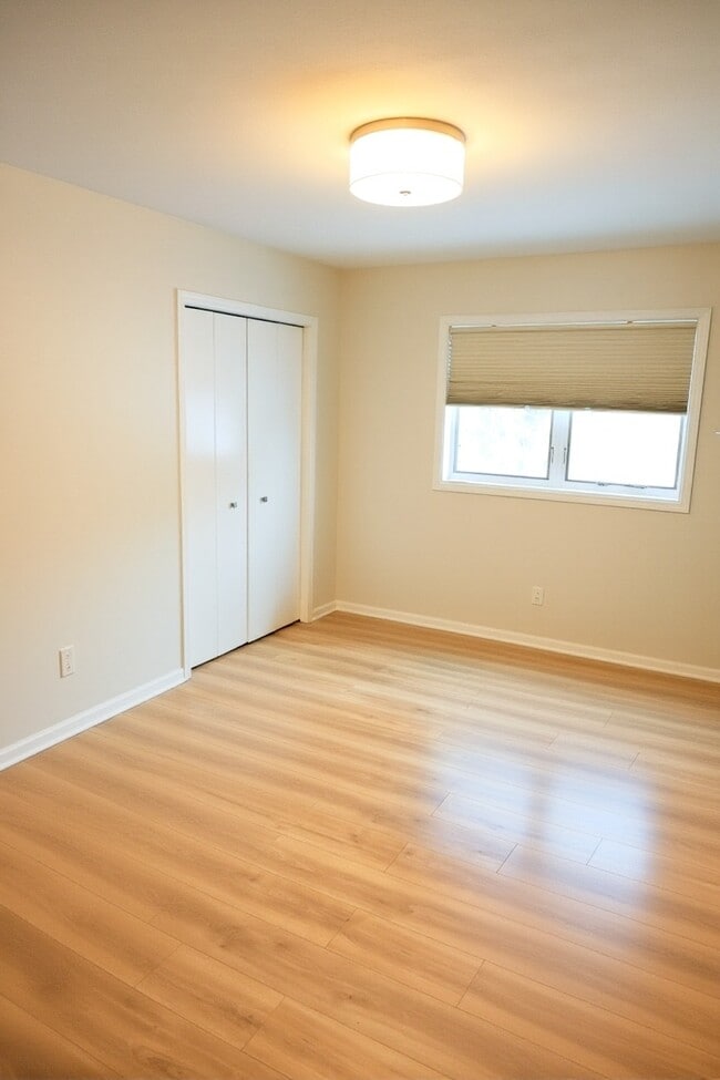 Building Photo - 206 N High Point Rd