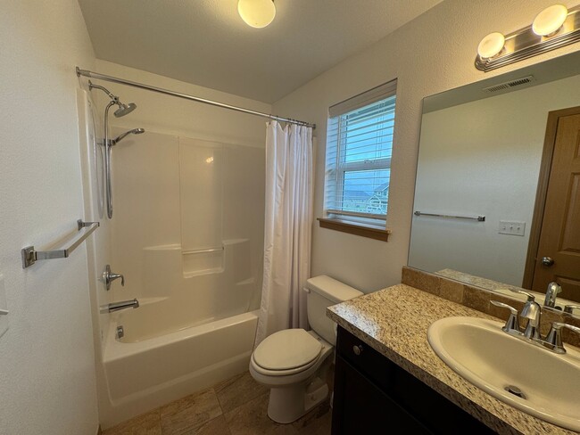 Building Photo - Application Pending - 3 Bedroom House For ...