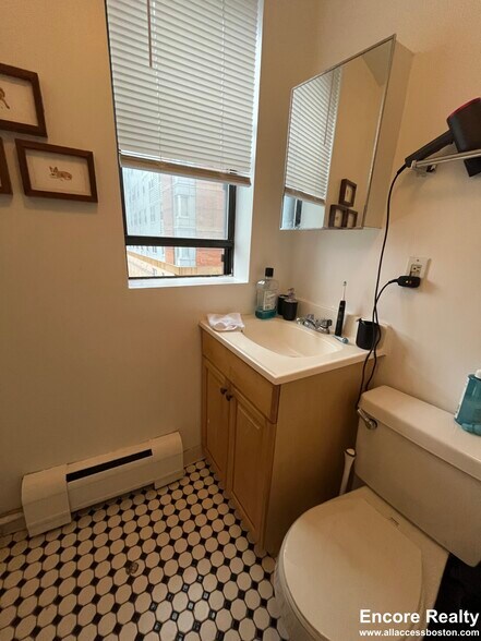 Building Photo - 8 Aberdeen St