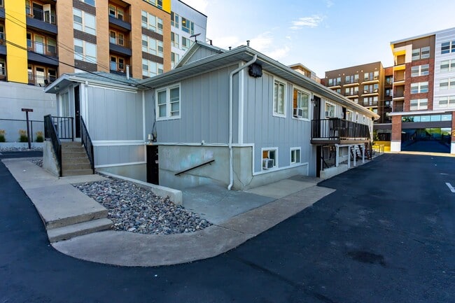 Building Photo - 1291 E Villa Vis Ave