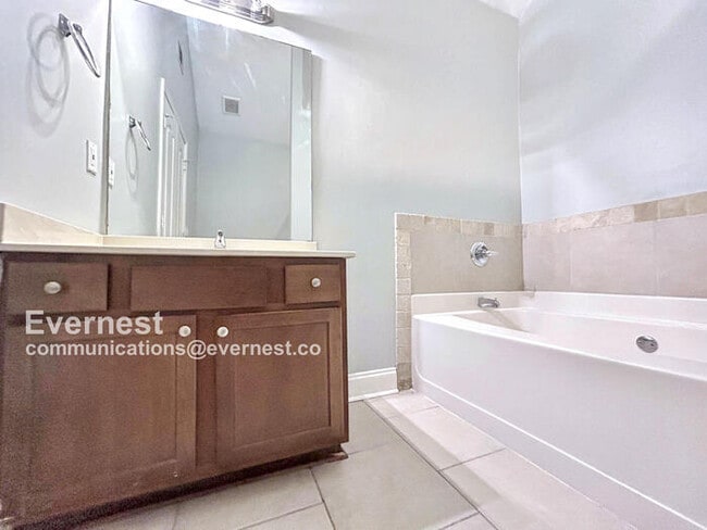 Building Photo - 1305 Sweetbriar Cir