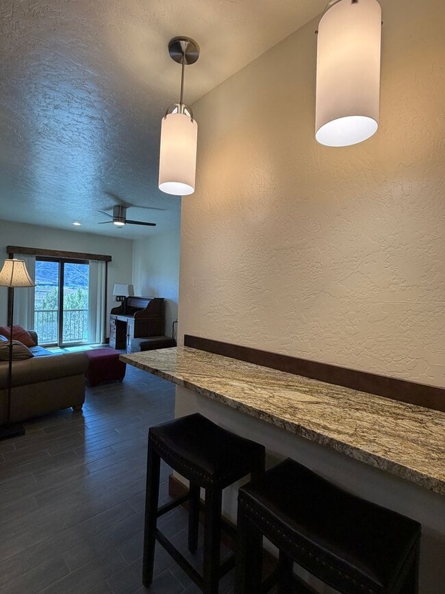 Building Photo - 1 Bedroom 1 Bath West Glenwood Apartment for Rent