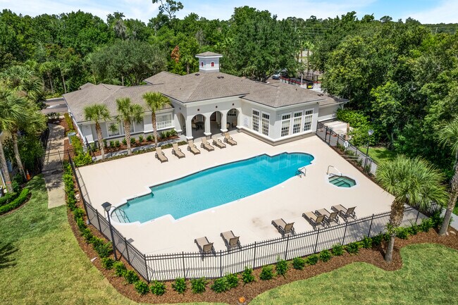 Pooll - 3591 Kernan Blvd S