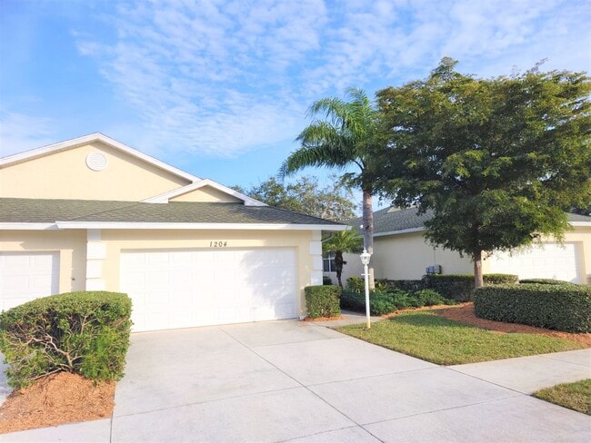 Building Photo - Seasonal Short-Term Villa located in the Auburn Cove Community with Community Pool!