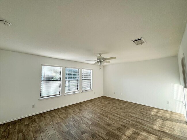 Building Photo - 1152 Hyde Park Dr